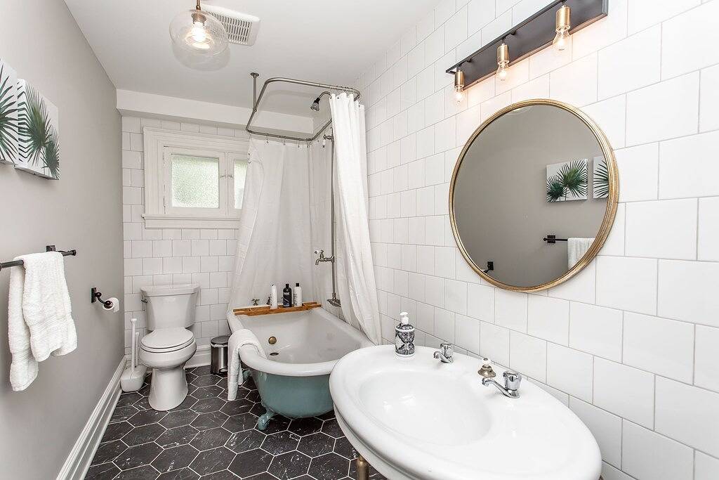 Upscale Quality Downtown Bei Der Shaw W Hochwertige Betten Und Ausstattung - in Niagara-on-the-Lake, Niagara Fälle