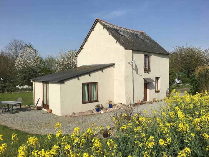Gîte pour 4 personnes, avec jardin et terrasse à Ménéac