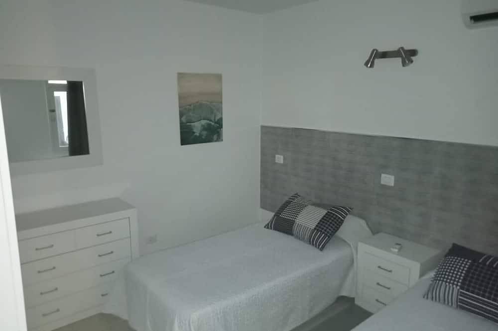 Entire apartment, Apartment Comfort, Private Pool, Air Condition in Costa del Silencio, Arona