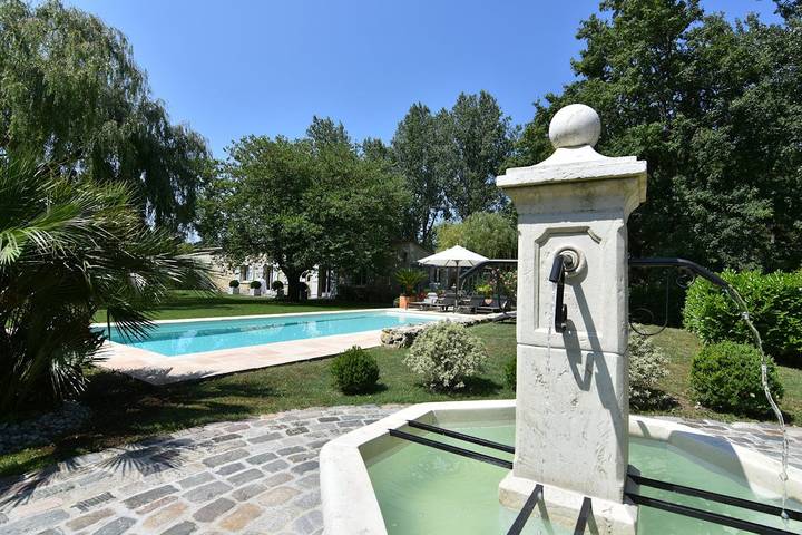 Chambre d’hôte pour 2 personnes, avec Jacuzzi ainsi que Jardin et Piscine