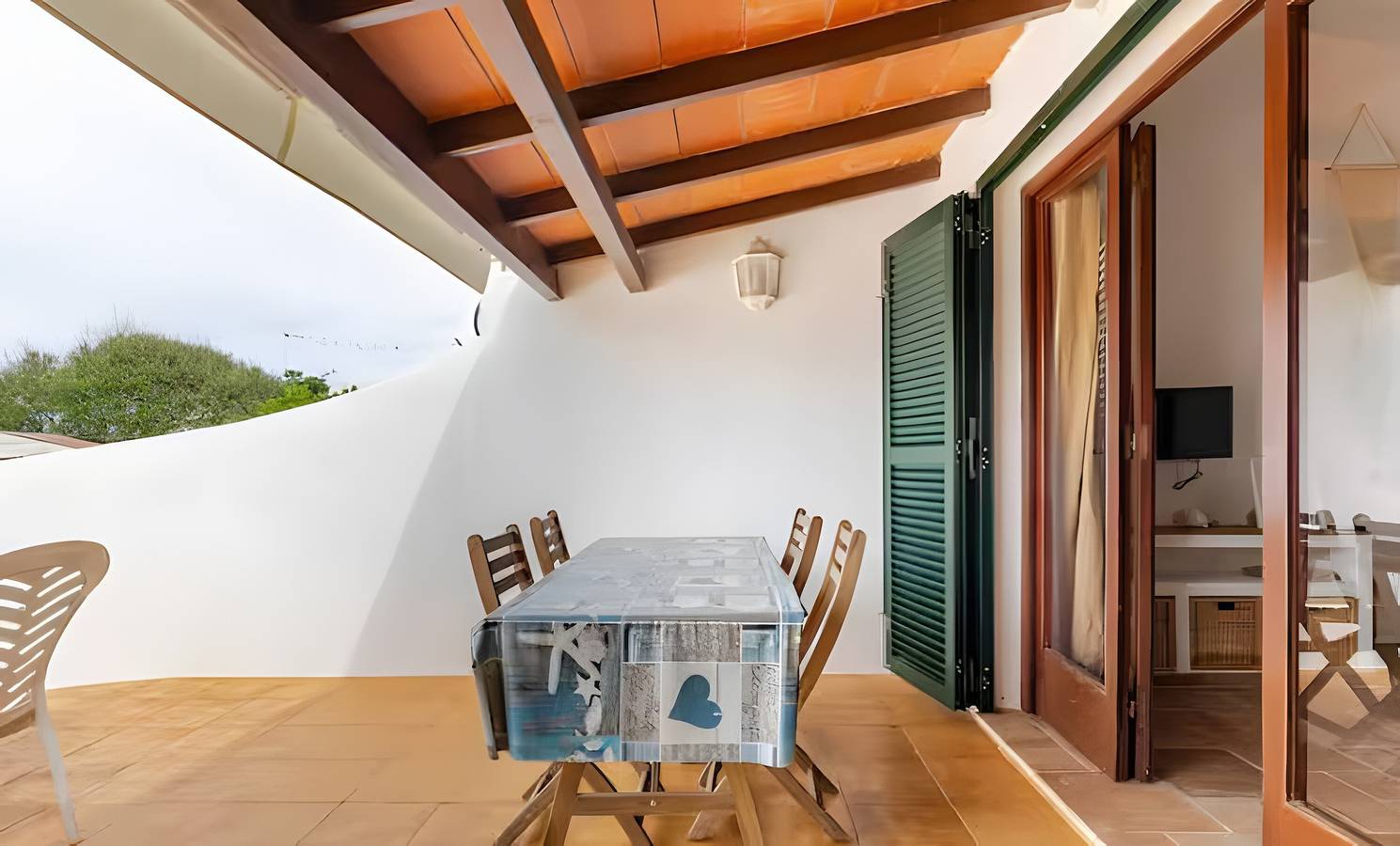 Apartamento entero, Apartamento 'Villa Estrellas 2' con piscina compartida, terraza privada y Wi-Fi in Cap d'Artrutx, Ciudadela