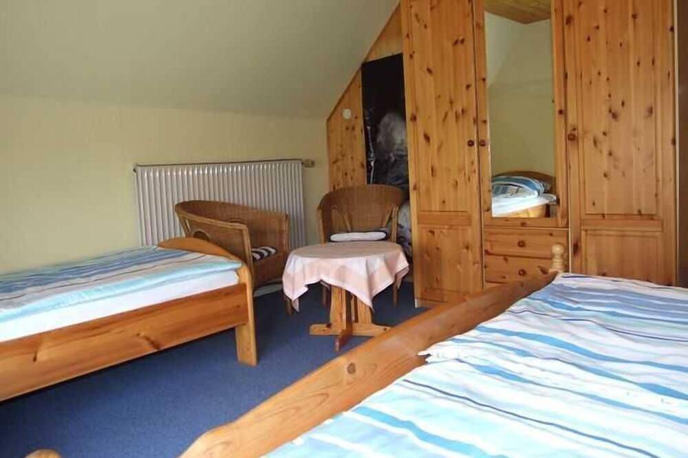 Habitación 5 Habitación Triple - Pension Bed & Breakfast detrás del dique del Mar del Norte in Friedrichskoog, Friedrichskoog Region