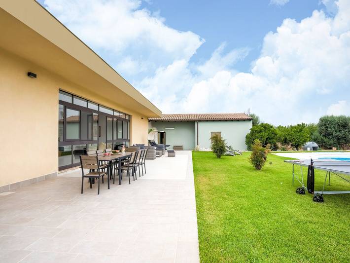 Casa Vacanze 'Villa Germano con Piscina', Vista Montagna, Wi-Fi e Aria Condizionata in Solarino, Siracusa e dintorni