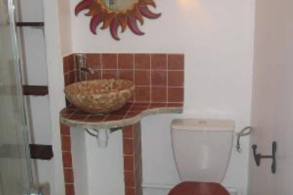 Entire apartment, Villa Lysa studio in character house private pool in La Garde, Toulon region