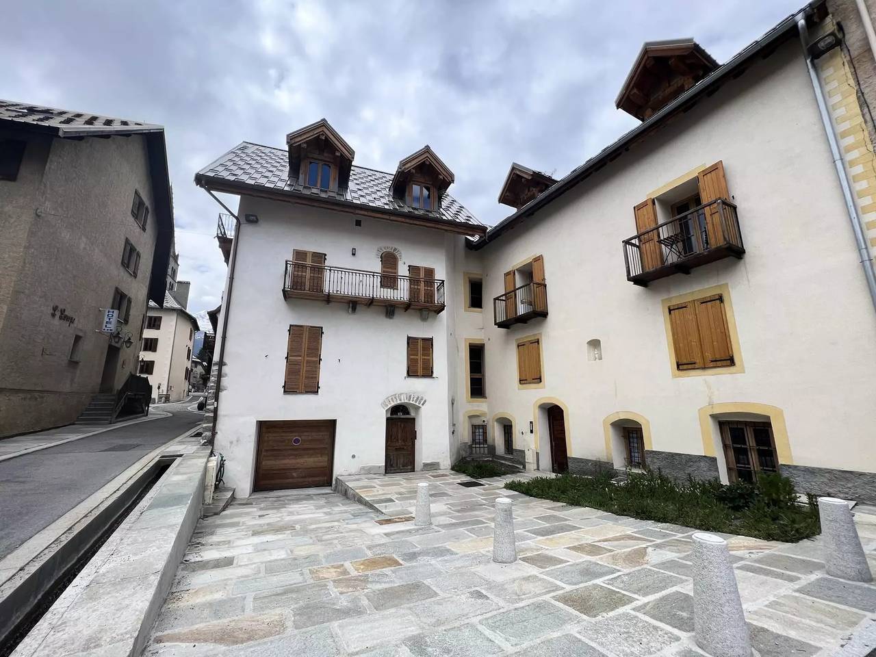 Apartamento entero, Apartamento renovado y espacioso · Centro de pueblo · Wifi incluido in Le Monêtier-les-Bains, Serre Chevalier
