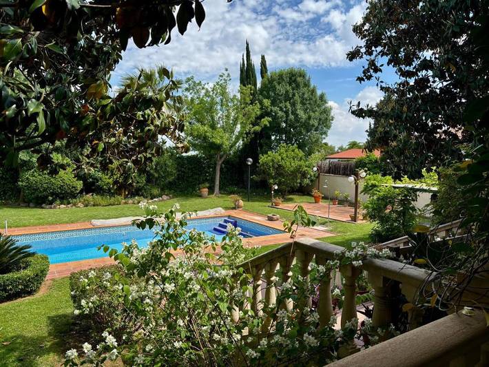 Ferienhaus für 12 Personen, mit Ausblick und Pool sowie Garten, mit Haustier