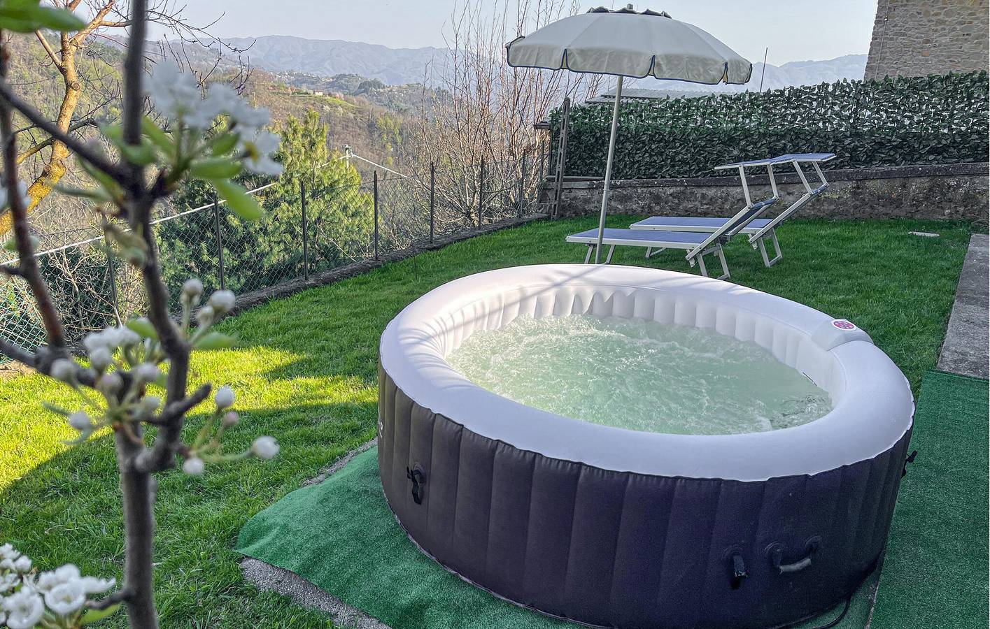 Modernes Apartment am Pool in der Nähe des Stadtzentrums von Barga in Barga, Parco Regionale delle Alpi Apuane