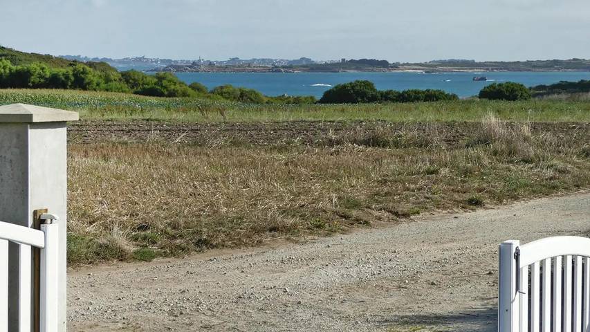 Location de vacances pour 6 personnes, avec jardin à Cléder - 4
