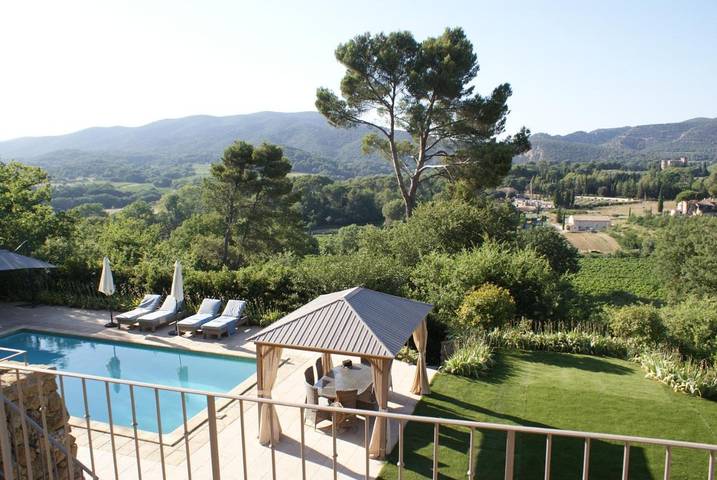 Chambre d’hôte pour 2 personnes, avec Terrasse et Jardin ainsi que Piscine et Vue