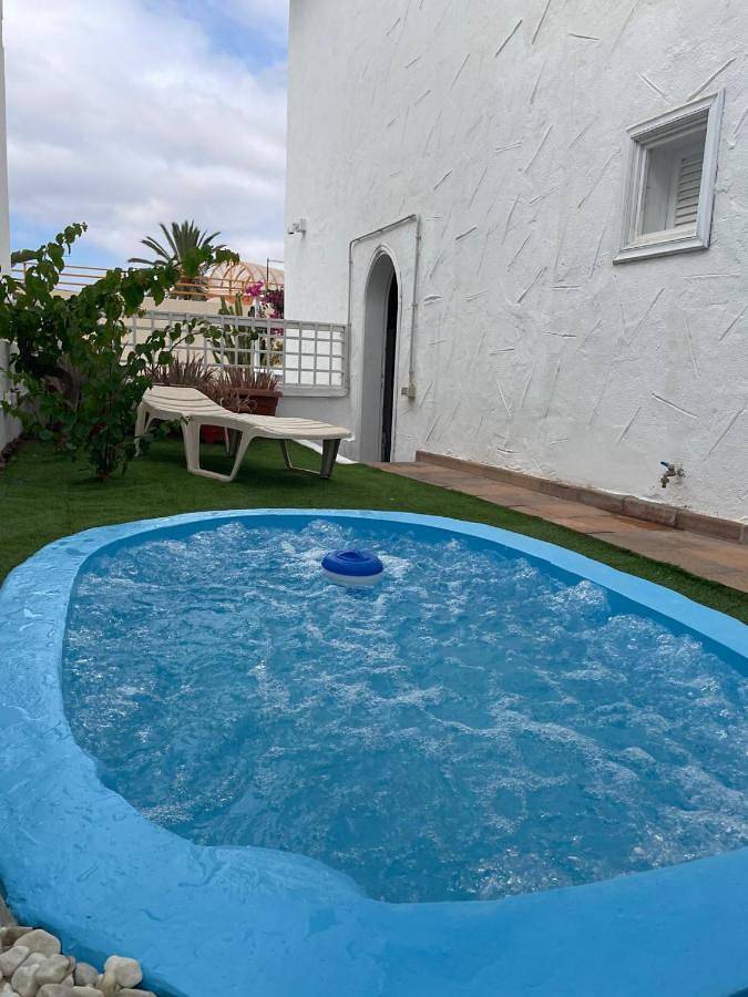Apartamento con jardín y pequeña piscina privada para refrescarse in Maspalomas, San Bartolomé de Tirajana
