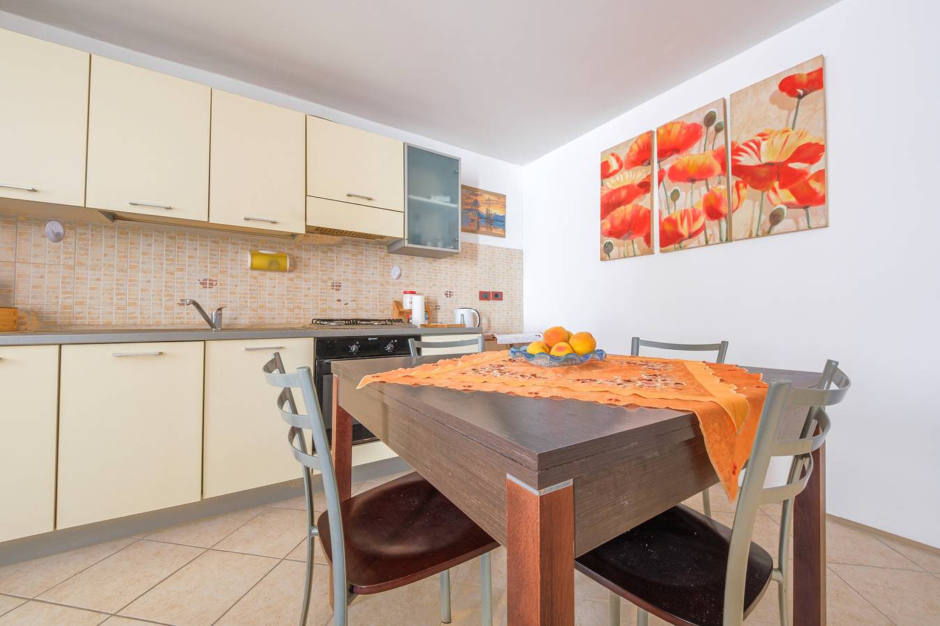 Ganze Wohnung, Apartment 'Casetta Bella' mit Balkon, Wlan und Klimaanlage in Condrò, Messina Provinz