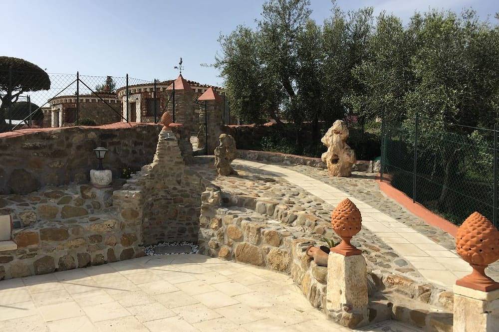 Panoramic Sea View Nuraghe C Typical Dwellings in Santa Marinella, Provincia de Roma