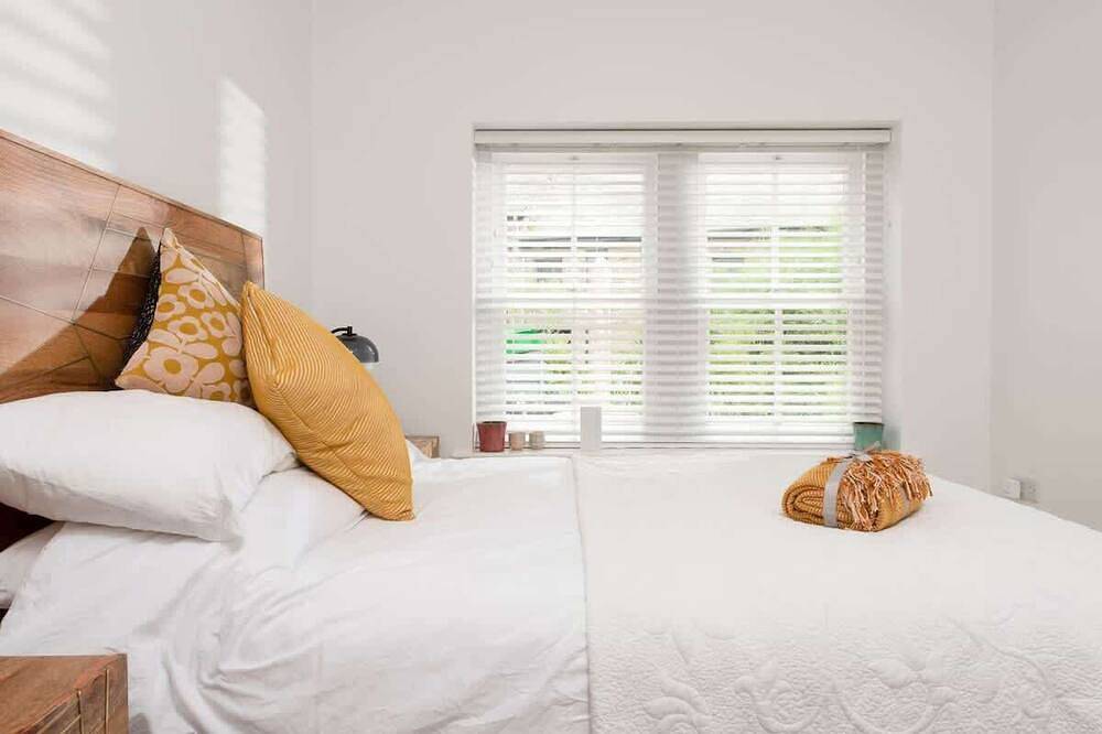 Stunning 1 Bed~ River view~ parking~central in Newlyn, Cornwall