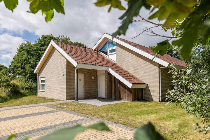 Vakantiehuis voor 12 personen, with Balkon/Terras and Terras as well as Tuin and Sauna in Buren (Ameland)
