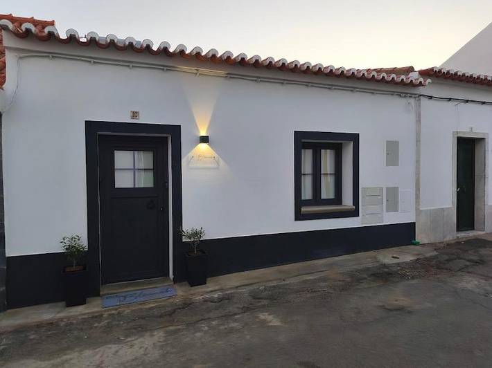 Location de vacances pour 5 personnes, avec terrasse ainsi que piscine et vue à Moura - 3