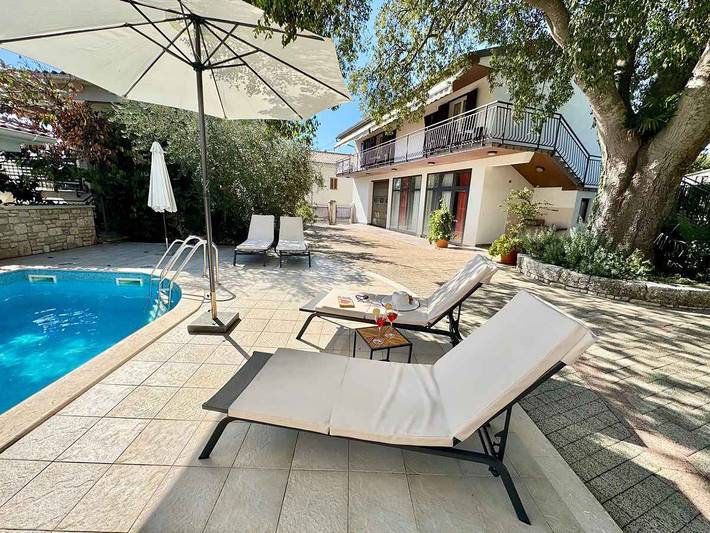 Ganze Ferienwohnung, Ferienwohnung mit gemeinsamem Pool und Balkon in Krnica, Marčana