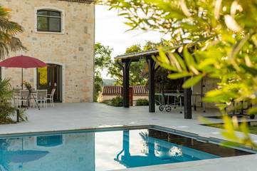 Location de vacances pour 10 personnes, avec piscine et jardin à Moncrabeau