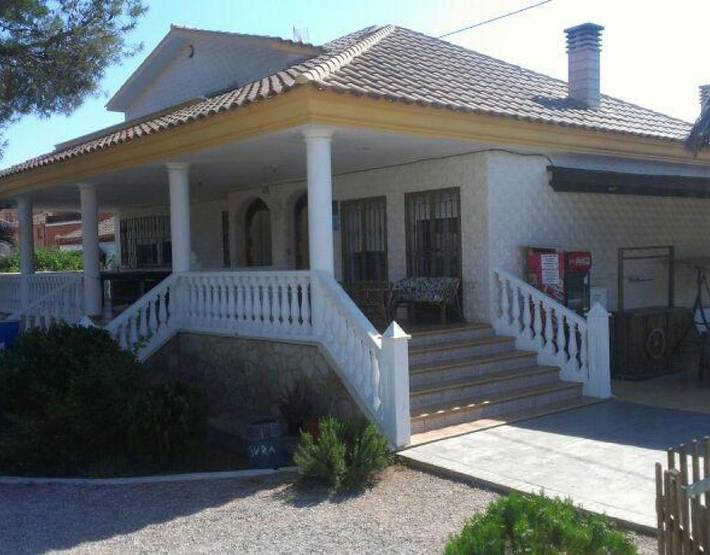 Casa rural para 23 personas, con jardín además de terraza y piscina - 1