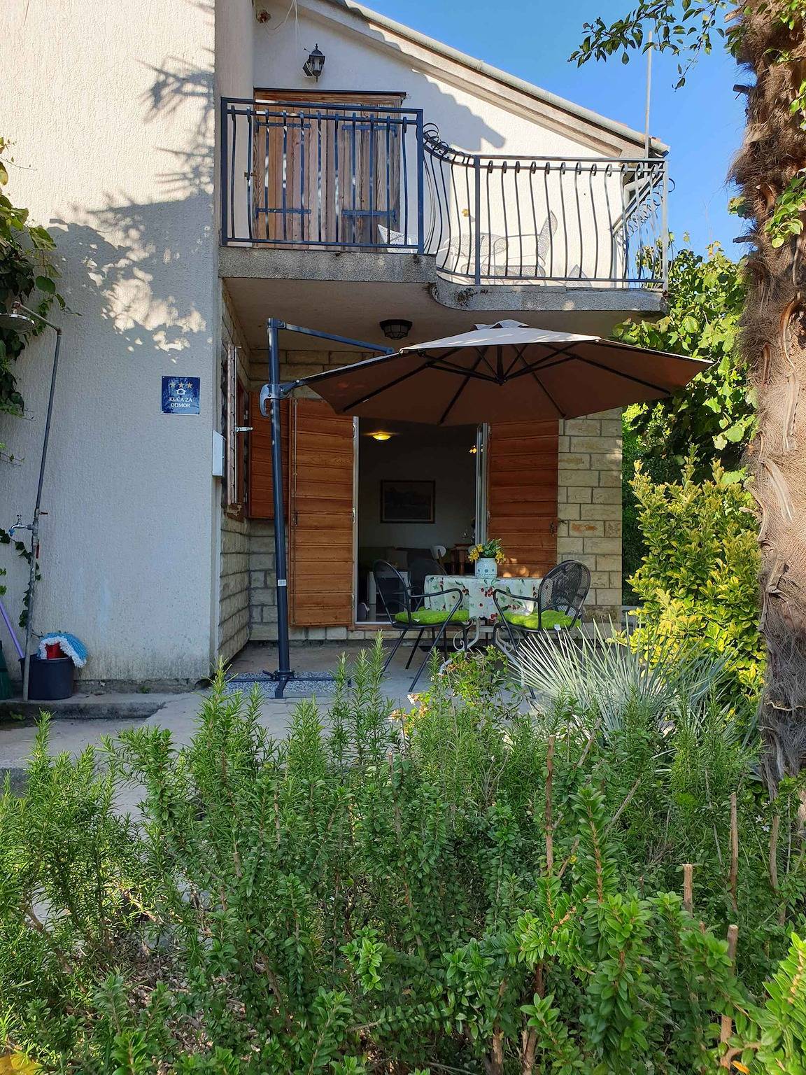 Ferienhaus 100 vom Strand in Jadrija, Šibenik-Knin