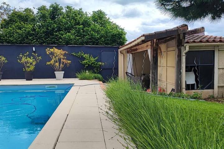 Location de vacances pour 8 personnes, avec piscine ainsi que vue et jardin à Limoges - 2