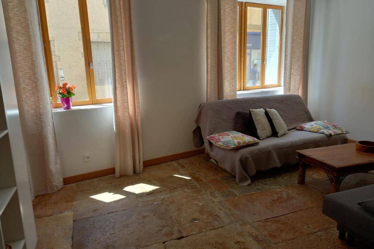 Appartement entier, Apartment in Cluny, Région de Mâcon