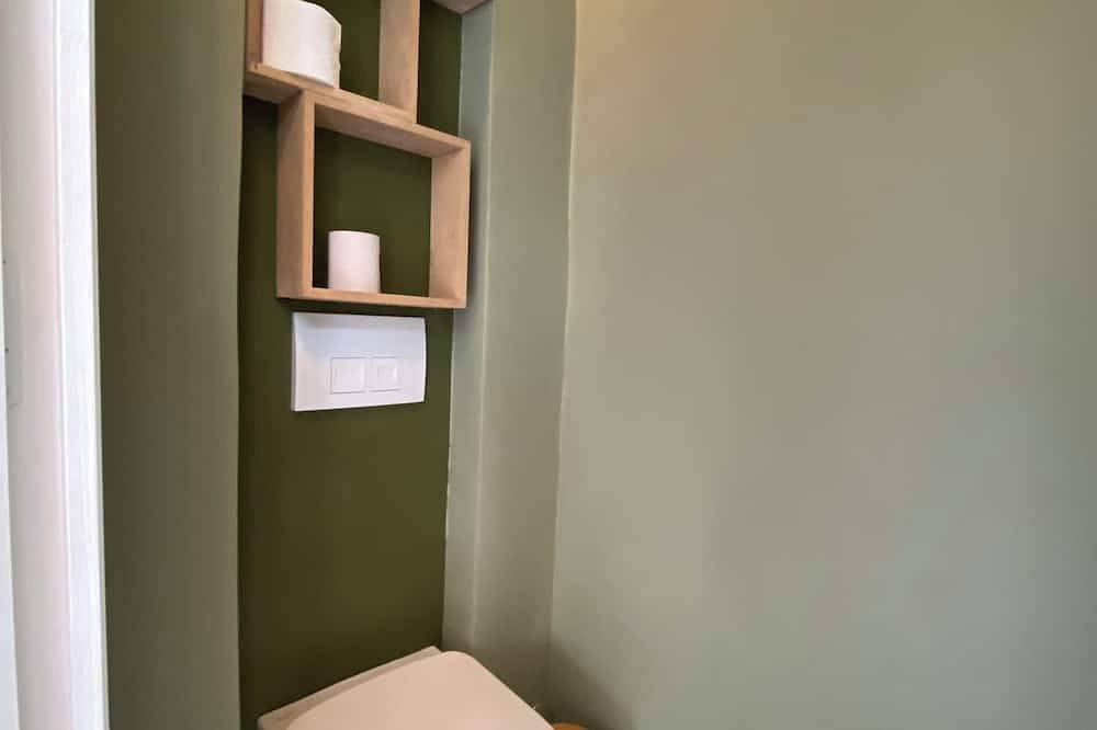 Small nest in the greenery, quiet with a view to the sea. in La Roquette-sur-Siagne, Cannes regio