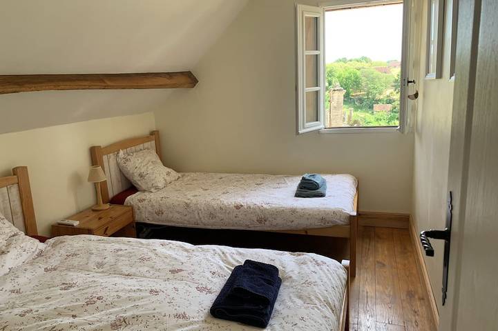 Gîte pour 4 personnes, avec terrasse et jardin à Saint-Crépin-et-Carlucet - 2