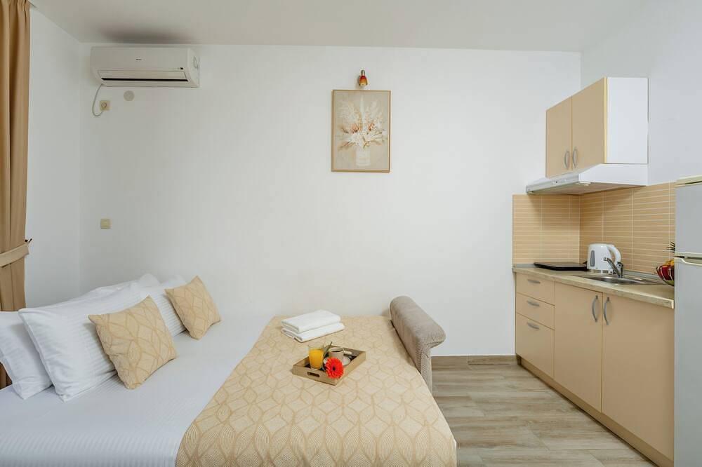 Entire apartment, Arvala Apartments- Double studio with balcony in Budva, Opština Budva