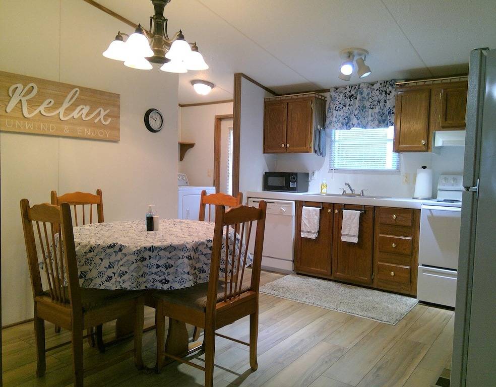 Lake it or Leave it! Lake House just one mile from Lake Cumberland Marina in Lake Cumberland