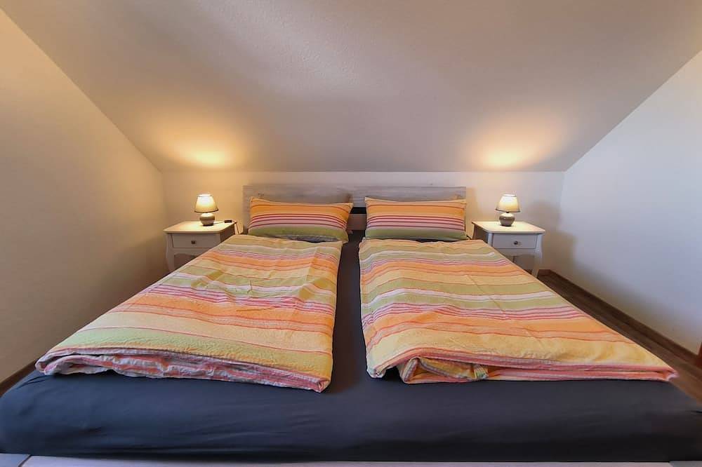Ganze Wohnung, Lorenz: große Fewo mit sonnigem Balkon in ruhiger Lage - Ferienwohnung Lorenz in Silberstedt, Haithabu