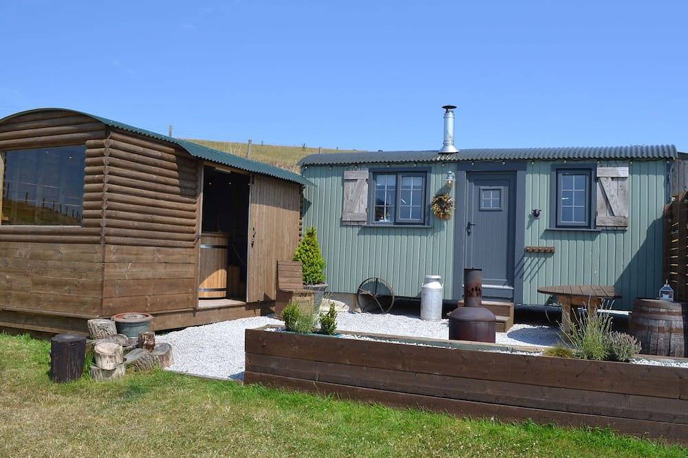 Heather Hut At Copy House Hideaway, pet friendly in Earby in Lancashire