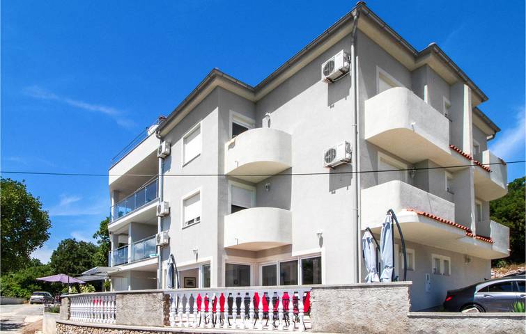 Ganze Ferienwohnung, Gemütliche Unterkunft, 100 m von der Küste entfernt: WLAN, Klimaanlage, Parkplatz und Terrasse in Klenovica in Povile, Primorje-Gorski Kotar