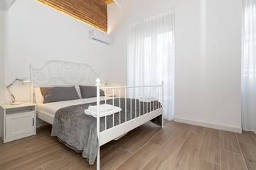 Vacation Rental for 4 Guests in Ruzafa, Valencia, Picture 2