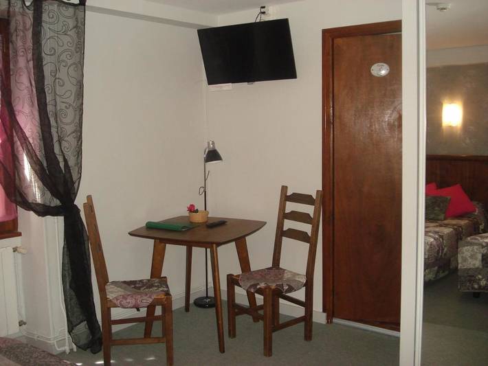 Hôtel pour 2 personnes, avec terrasse et vue à Saint-Cyprien-sur-Dourdou - 2