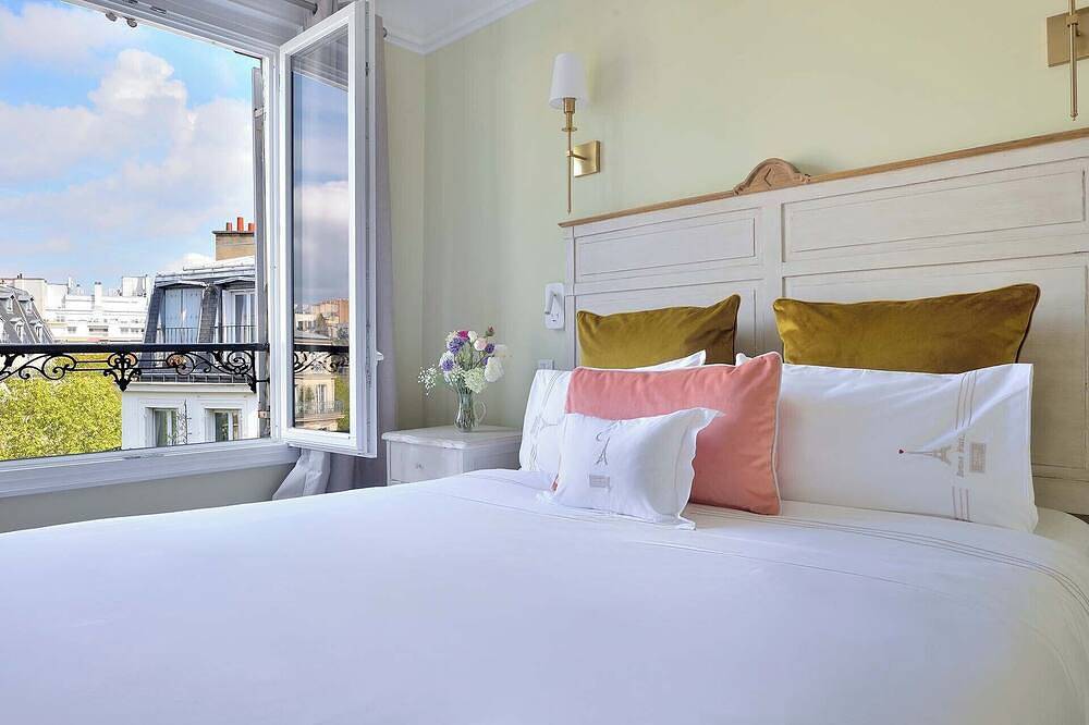 Appartement entier, Vente! Incroyablement luxueux 2Bed Bright, 2Floor avec balcon et Wow Eiffel View in Tour Eiffel, Paris