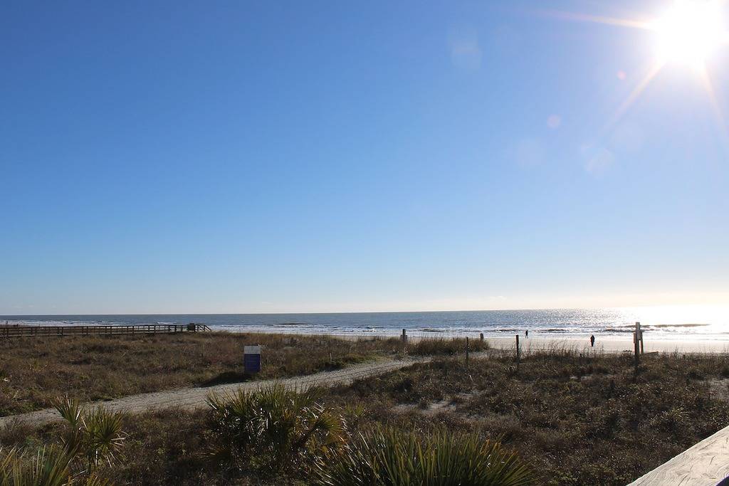 Ganze Wohnung, Gastgeber an der Küste - sauber und komfortabel und Ocean Front in Folly Beach, Charleston County