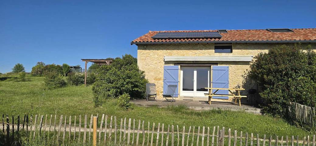 Gîte pour 5 personnes, avec piscine ainsi que jardin et terrasse