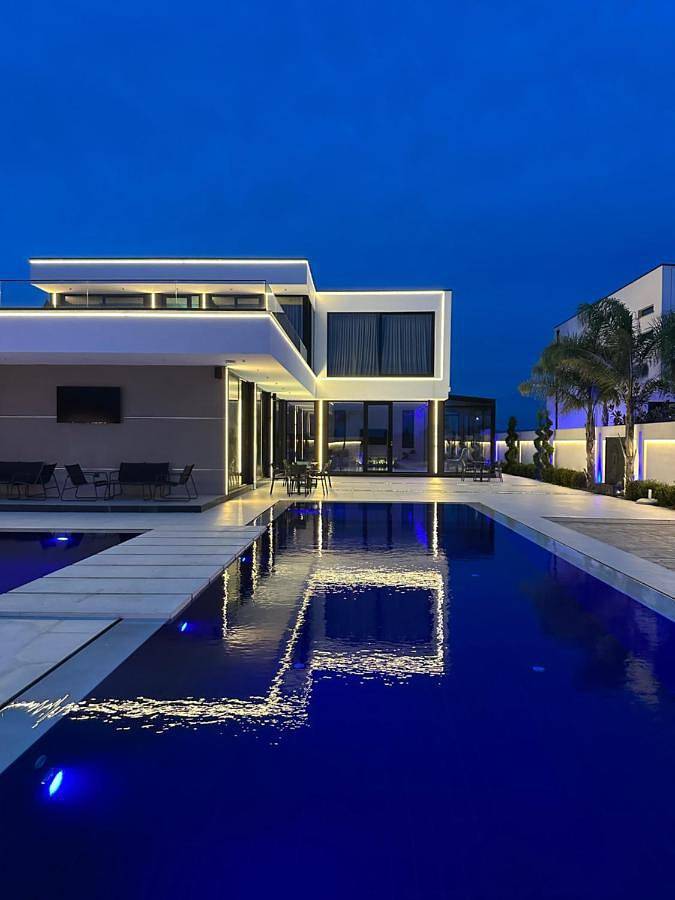 Villa für 21 Personen, mit Garten und Pool sowie Ausblick, mit Haustier in Albanien - 2