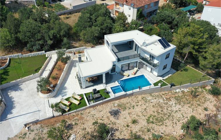 Ferienhaus für 6 Personen, mit Pool und Terrasse in Trogir - 4