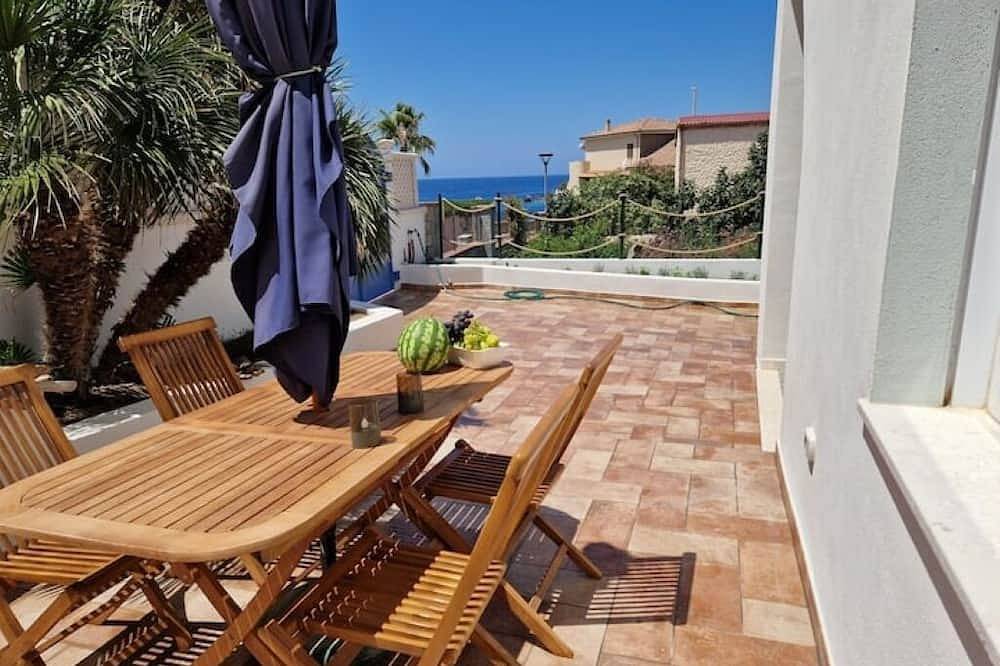 Appartamento intero, Vista mare, a piedi in spiaggia, apt. \"Scirocco\". in Portoscuso, Provincia di Carbonia-Iglesias