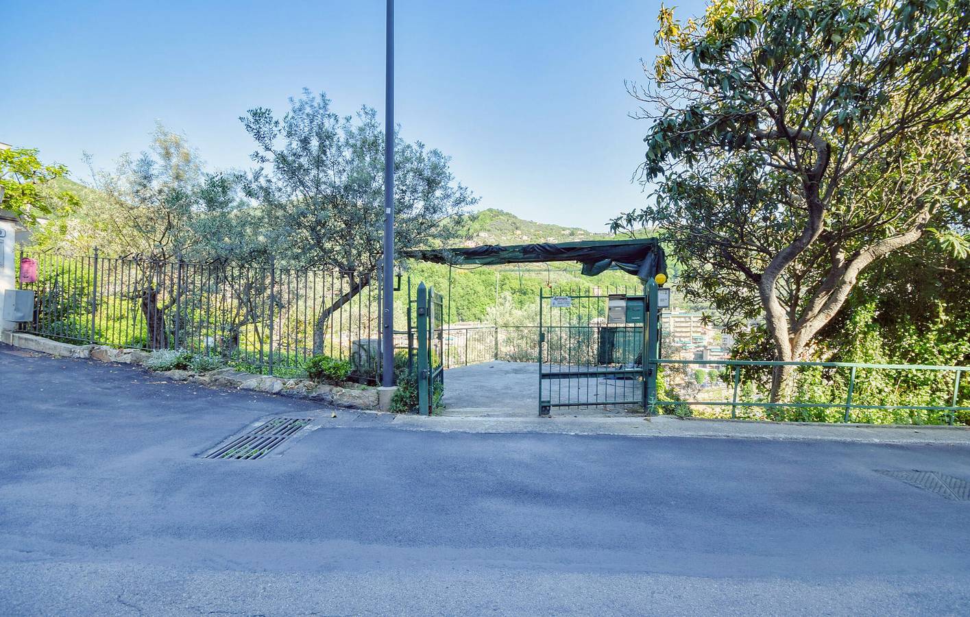 Ganze Ferienwohnung, Gemütliches Strandapartment mit Terrasse und Parkplatz in Recco, Riviera di Levante