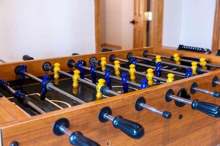 Vacation rental for 18 people, with pool and hot tub as well as terrace in Snowshoe