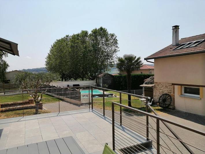 Location de vacances pour 8 personnes, avec piscine ainsi que jardin et terrasse à Saint-Germain-Nuelles - 4