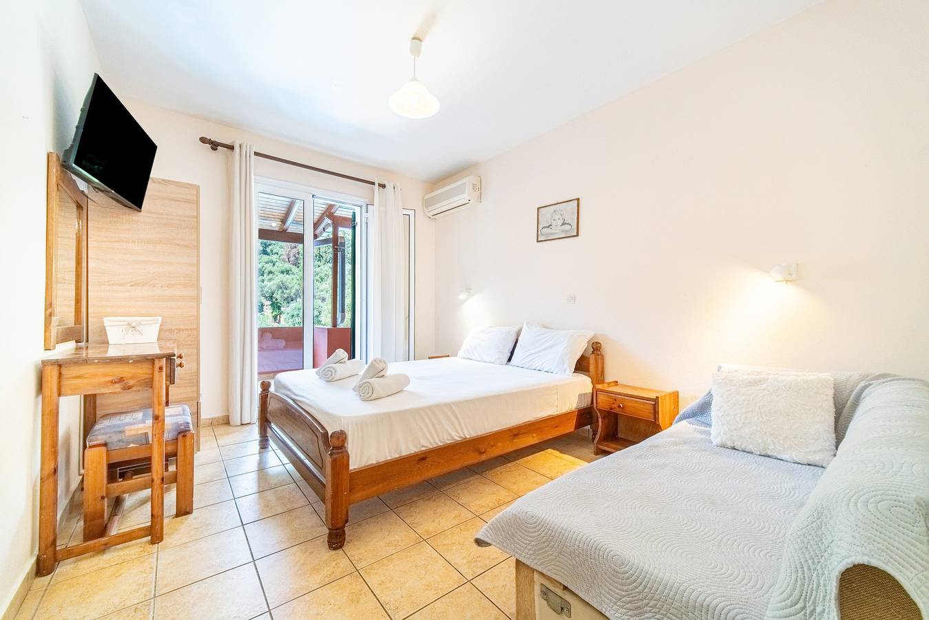 Entire apartment, Apartment Arianna 17 with Shared Pool & Wi-Fi in Paleokastritsa, Corfu