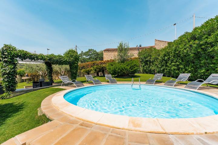 Casa vacanza per 12 persone, con giardino e idromassaggio nonché sauna in Medio Campidano