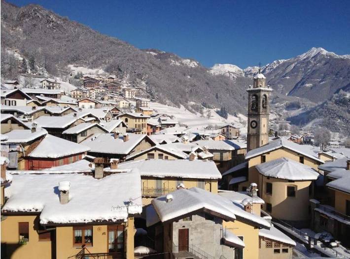 Baita per 4 persone, con giardino, con animali domestici in La Valsàssina