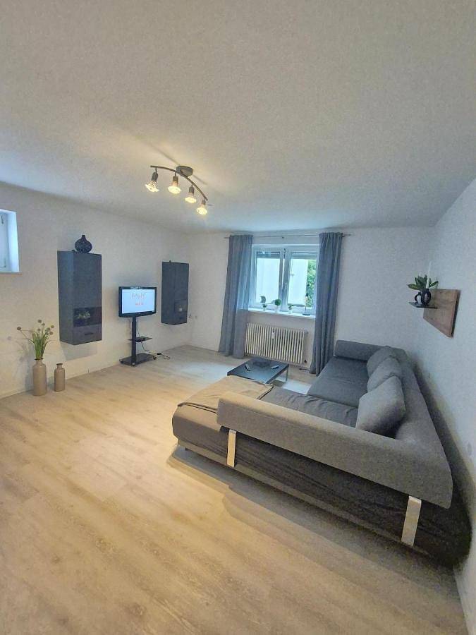 Ganze Wohnung, Großzügige 100 qm Wohnung mit 2 Schlafzimmern und großem Wohnzimmer in Bad Abbach, Ostbayern
