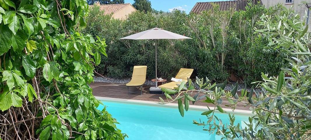 Appartement de vacances pour 2 personnes, avec piscine ainsi que jardin et terrasse
