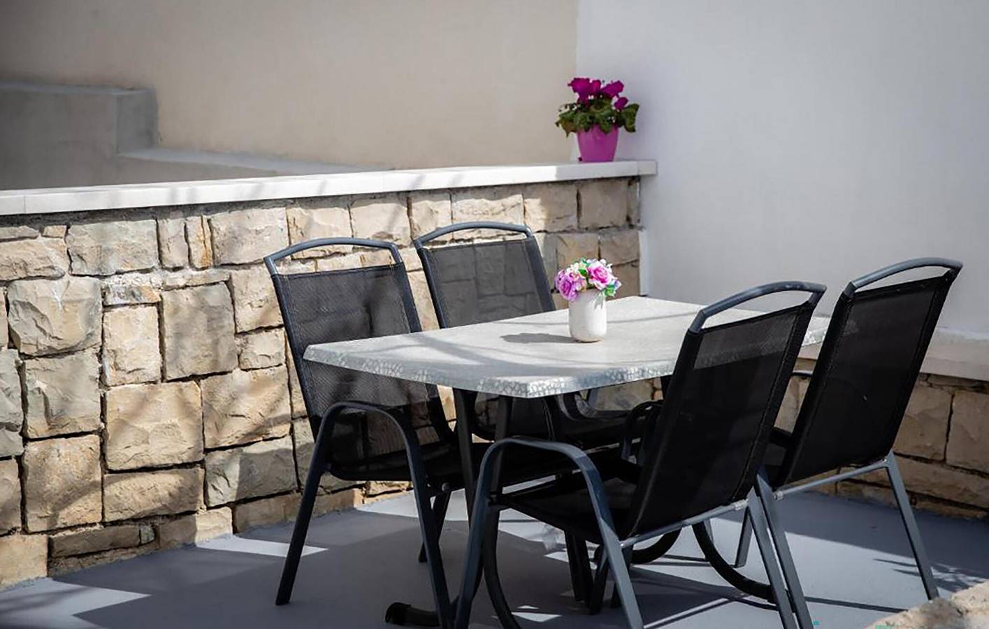 Appartement de vacances entier, Appartement confortable près de la plage naturiste de Nugal, avec terrasse et Wi-Fi in Tučepi, Makarska riviera