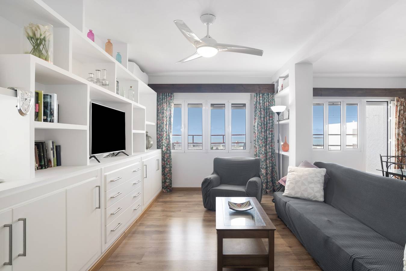 Apartamento entero, Apartamento 'Miramar' con vistas al mar, Wi-Fi y aire acondicionado in Playa Barbate, Barbate